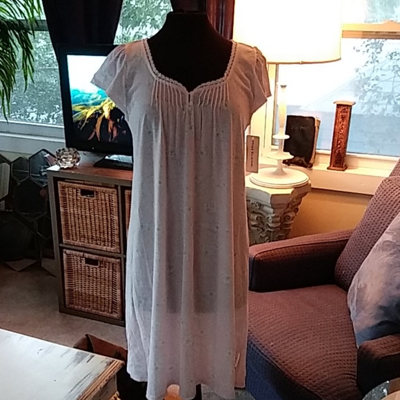 Miss Elaine Other - NWT Miss Elaine modest pink nightgown sz L